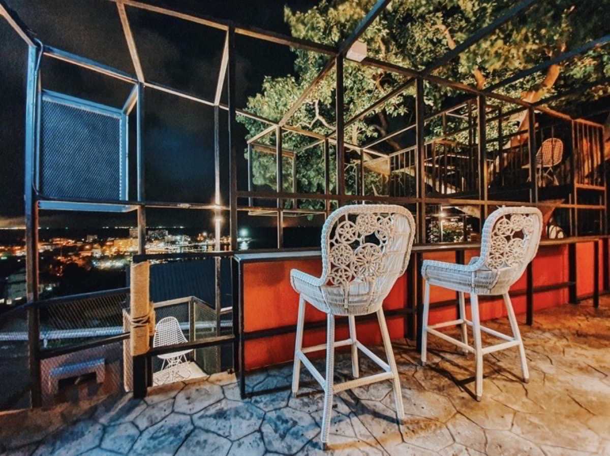 Monkey Hill Bistro & Bar Khao Sam Muk : ชลบุรี