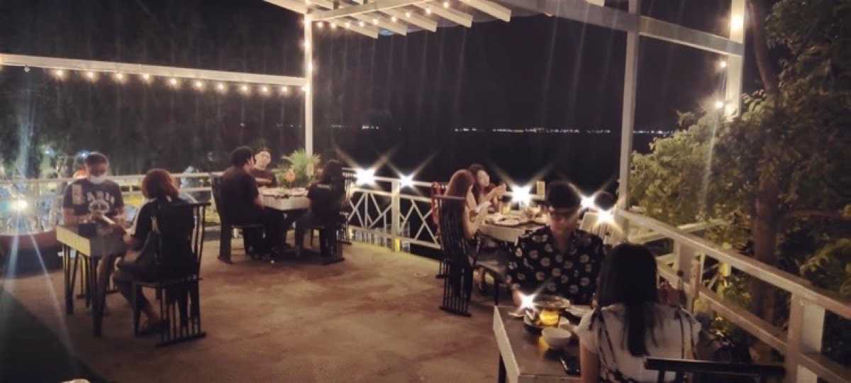 White House Beach café and restaurant : Chon Buri