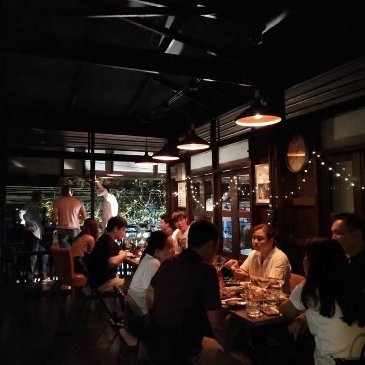 CRU 2nd floor wine bar : Chiang Mai