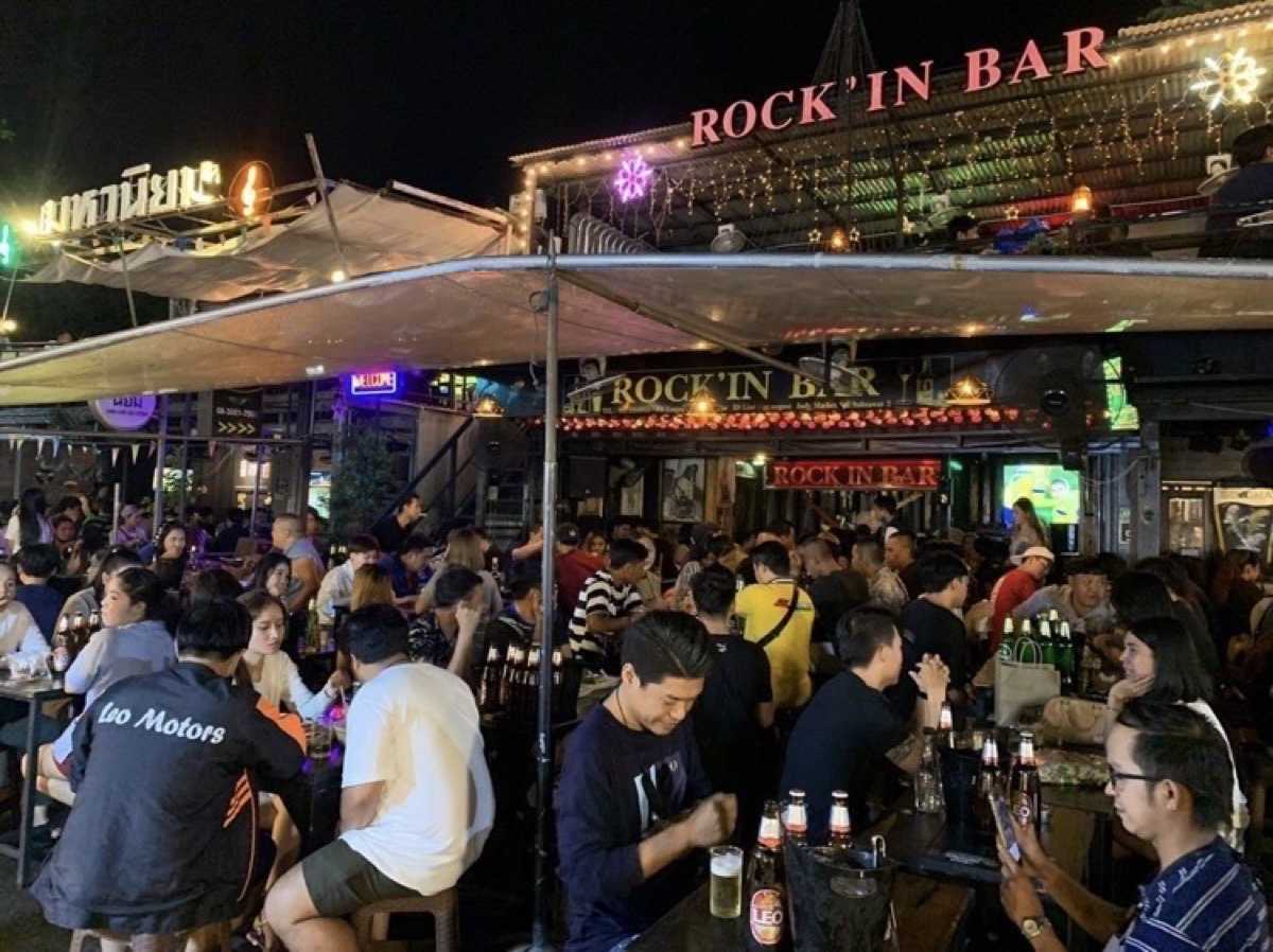 Rock in bar ตลาดอินดี้ : กรุงเทพมหานคร