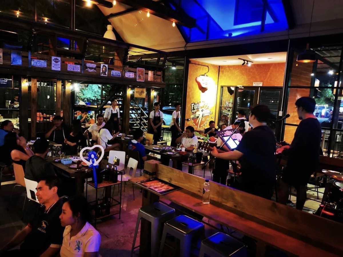 Dee Bar 90 Music & Restaurant : กรุงเทพมหานคร