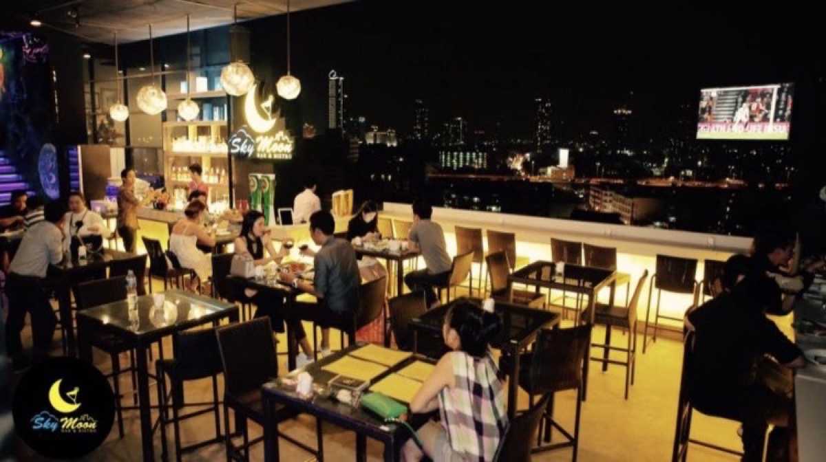 สกาย มูน บาร์ แอนด์ บิสโทร : กรุงเทพมหานคร