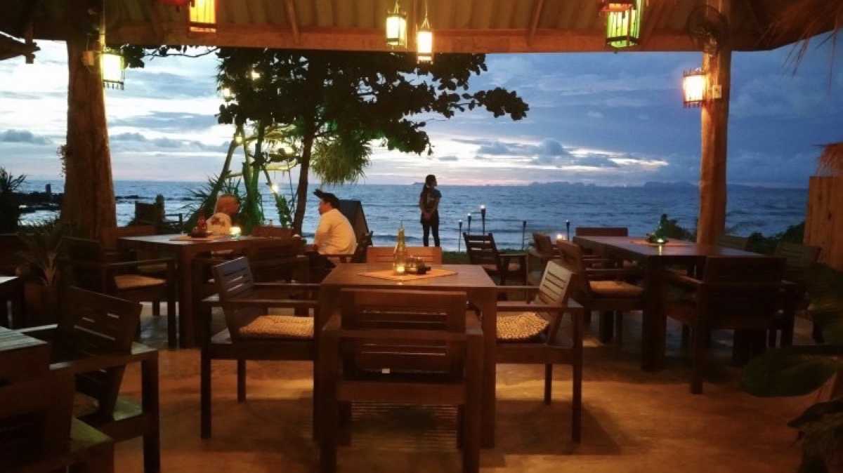 Lanta Lazy Days Bungalows & Restaurant : กระบี่