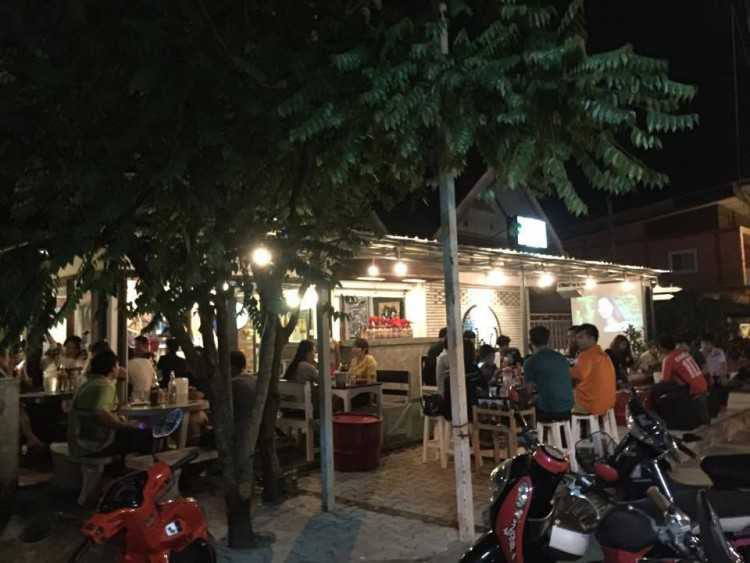 เพ้อบาร์ : ตาก
