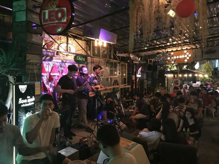 Play Ground cafe : Chon Buri