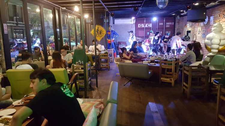 เฉิดฉาย Bar & Restaurant : กรุงเทพมหานคร