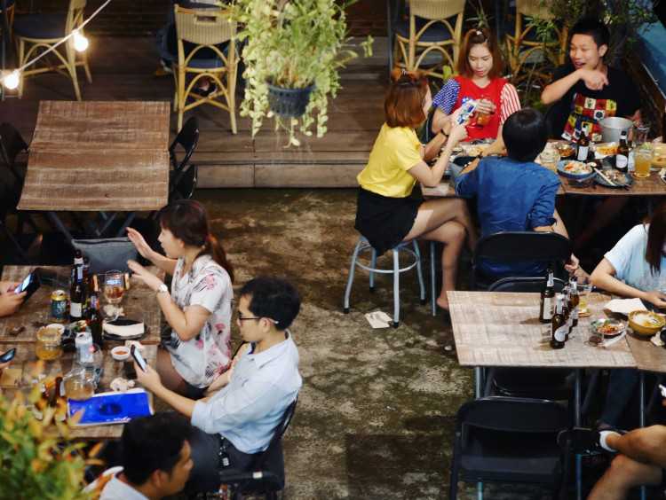 Hidden Something A rooftop bar & bistro : Trang