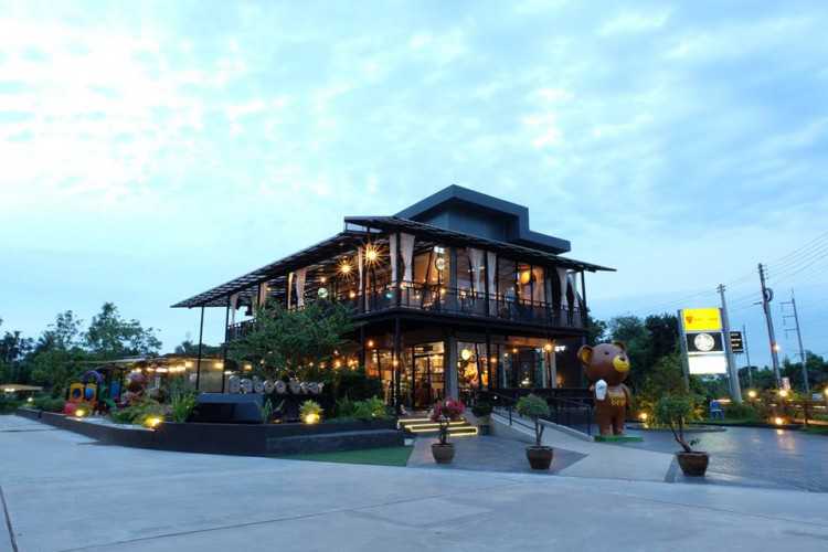 BIG MOUNT Bistro & Restaurant Prachinburi : Prachin Buri