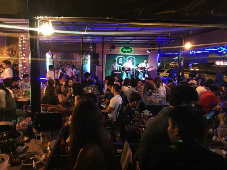 Q8 Bar & Restaurant Chaiyaphum : Chaiyaphum