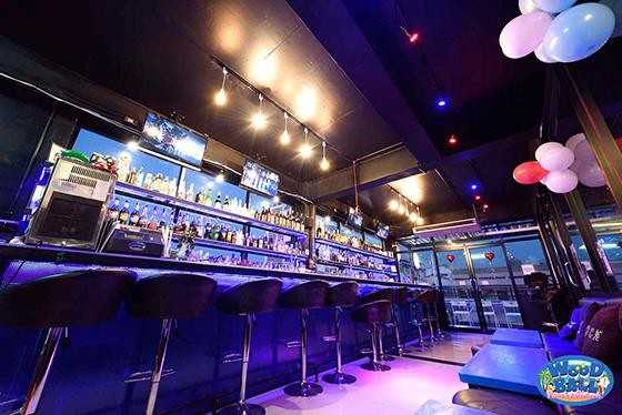 The Roof Bar & Diner Pattaya Walking Street : ชลบุรี