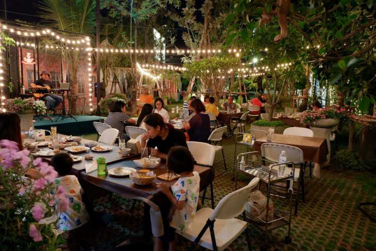 Monkey Bar & Bistro : สมุทรสาคร Monkey Bar & Bistro : สมุทรสาคร