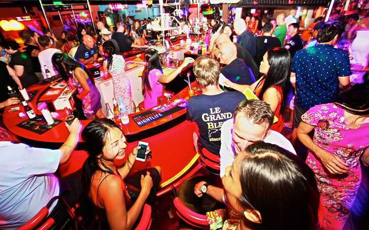 Amy's Bar : กระบี่