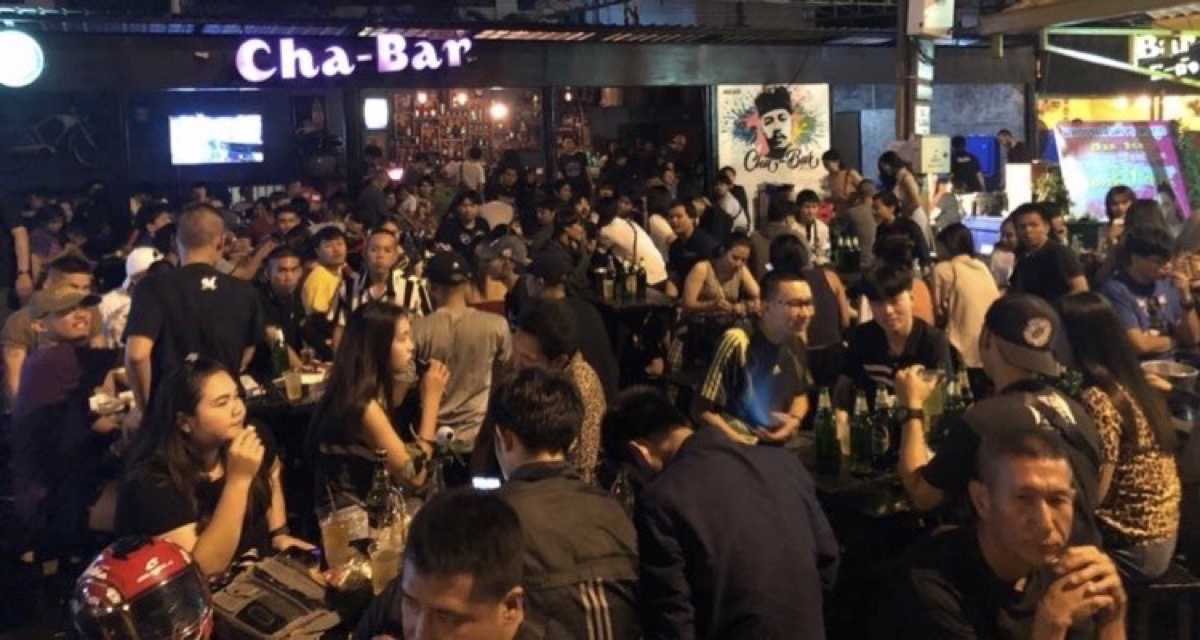 เหล้าปั่นชบาร์ : กรุงเทพมหานคร
