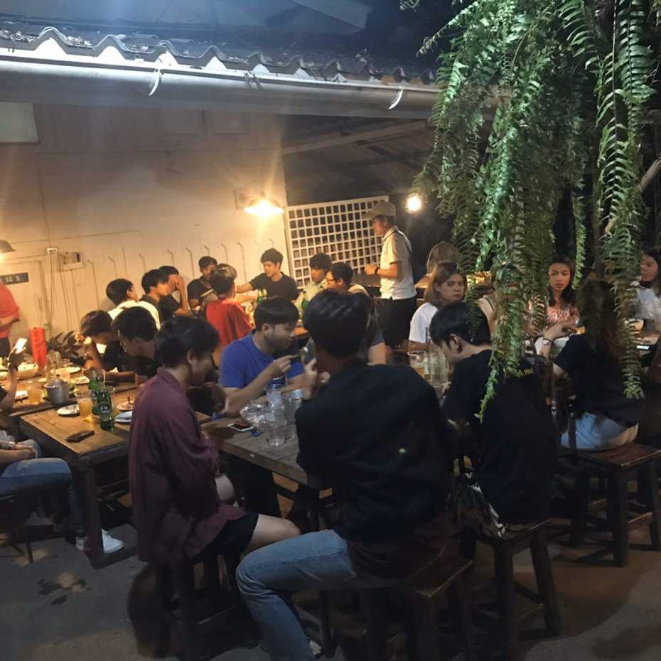 รออยู่ตรงนี้ Food & Friends, Chiang Mai : เชียงใหม่