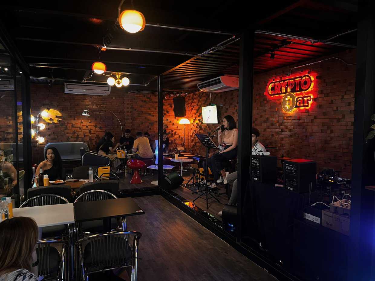 Crypto Bar : กรุงเทพมหานคร
