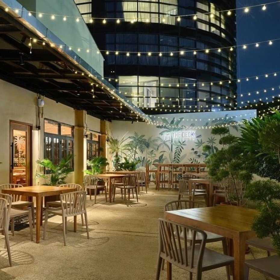 The Deck Bangkok : กรุงเทพมหานคร