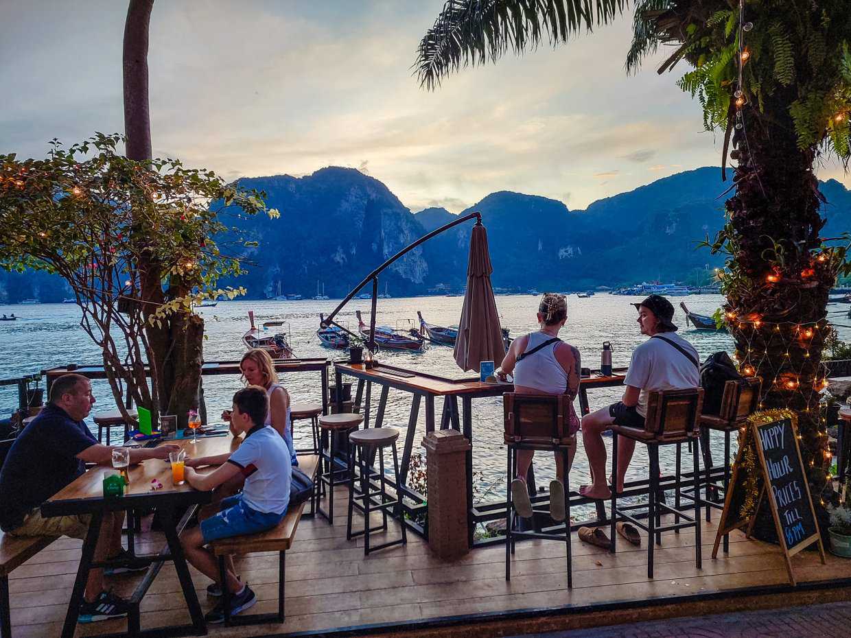 Dojo Bar Phiphi Island : กระบี่