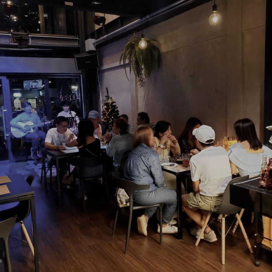 Whisper Bar & Bistro : Bangkok