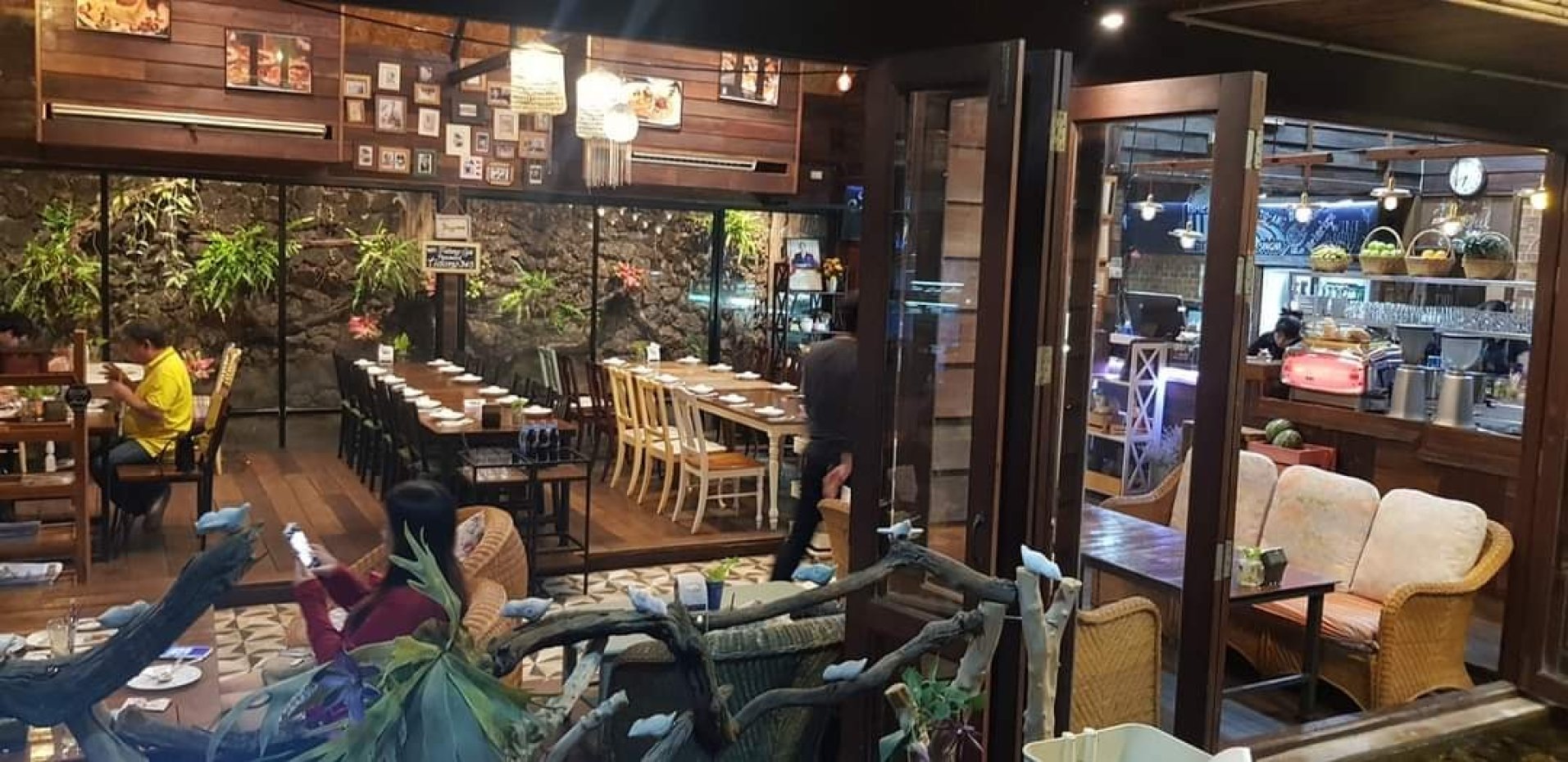 ติดอ่าง คาเฟ่ : ชลบุรี