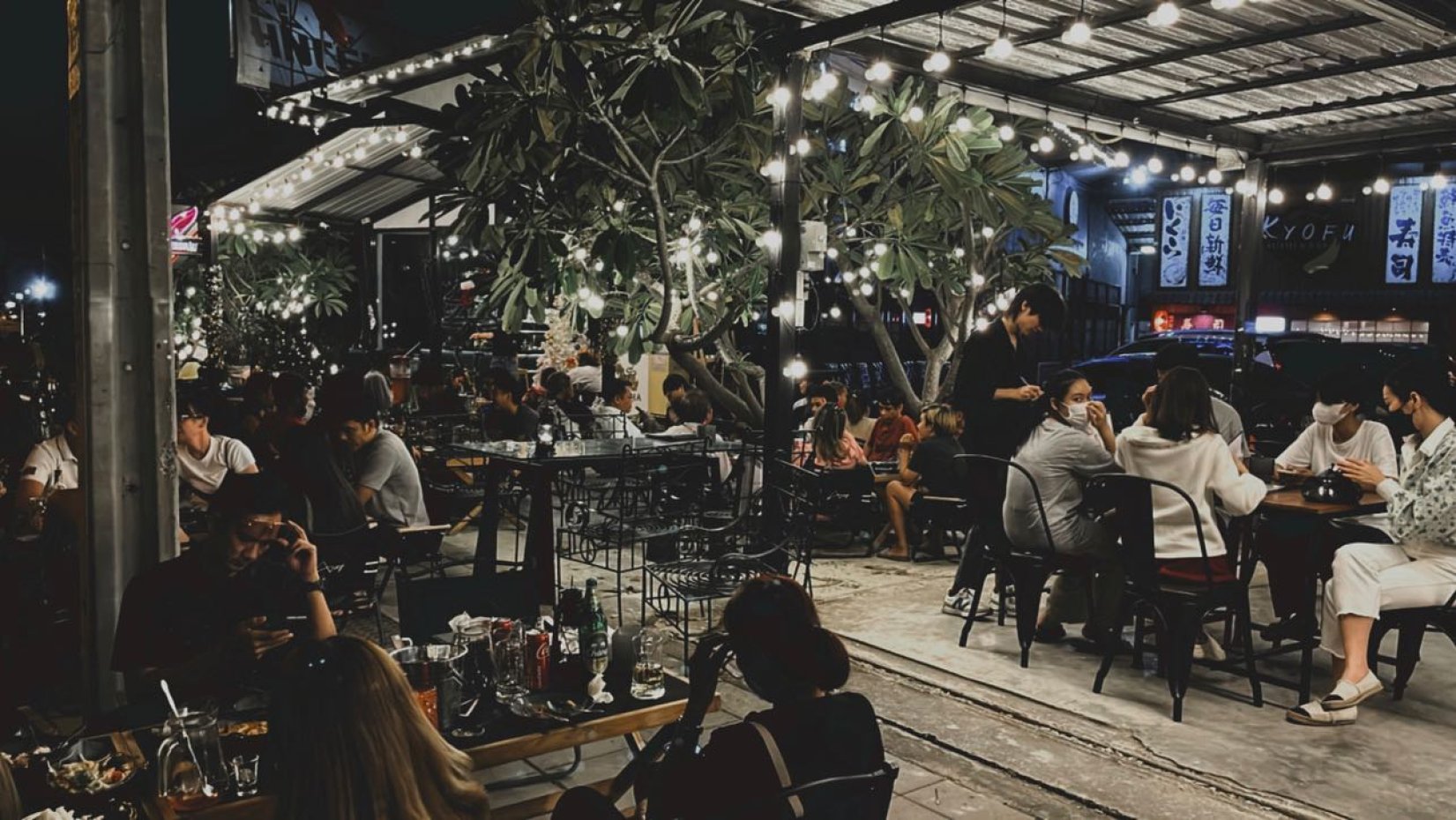 A Day Cafe & Bar : กรุงเทพมหานคร