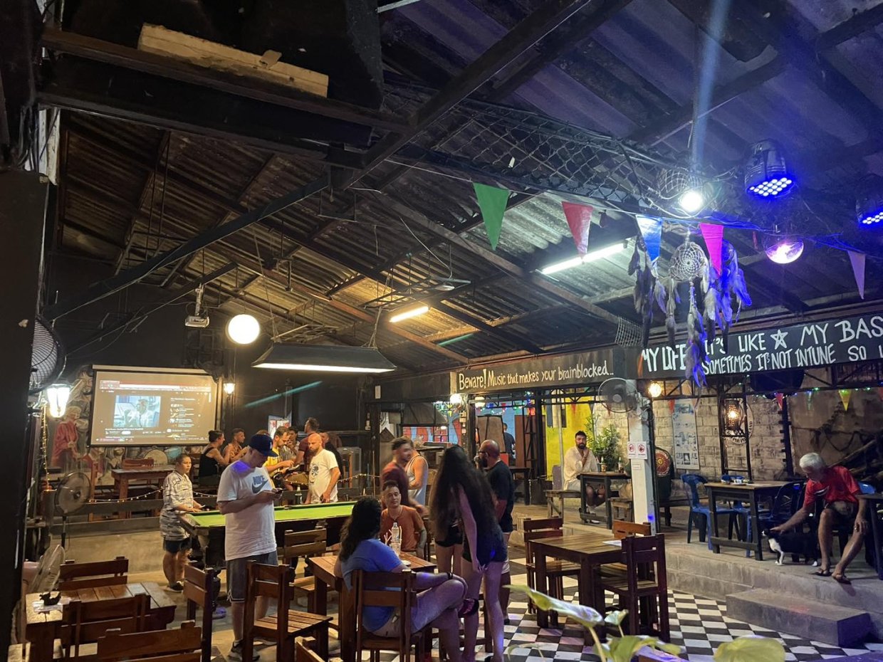 Rolling Stone Bar "Phi Phi Island" : กระบี่