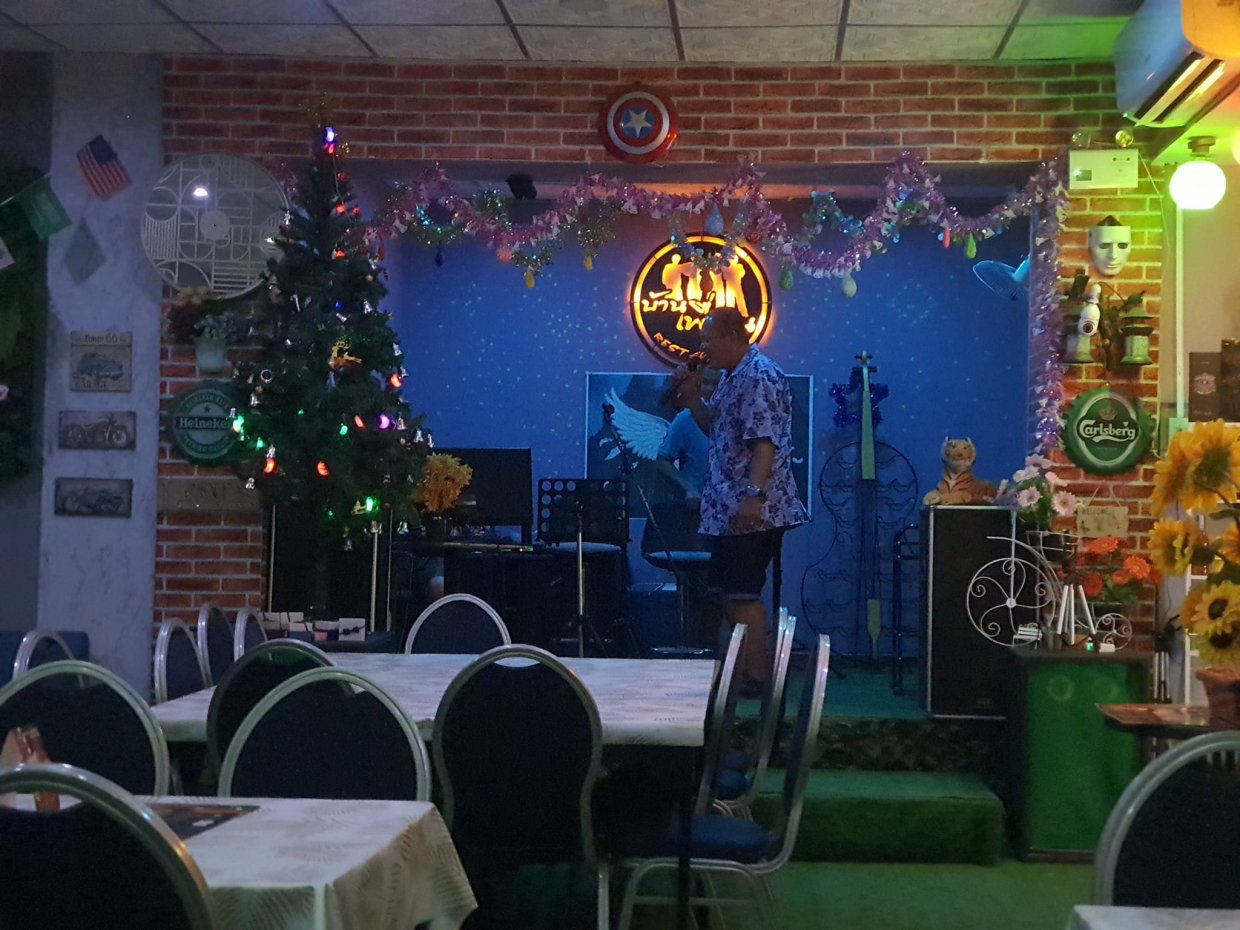 บ้านเพื่อน เอกชัย 69 Restaurant : กรุงเทพมหานคร