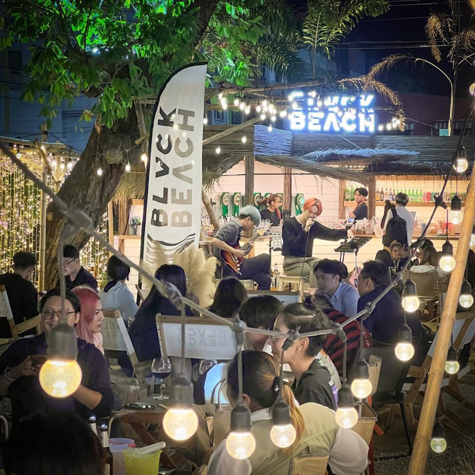 BLACKBEACH.bkk : กรุงเทพมหานคร