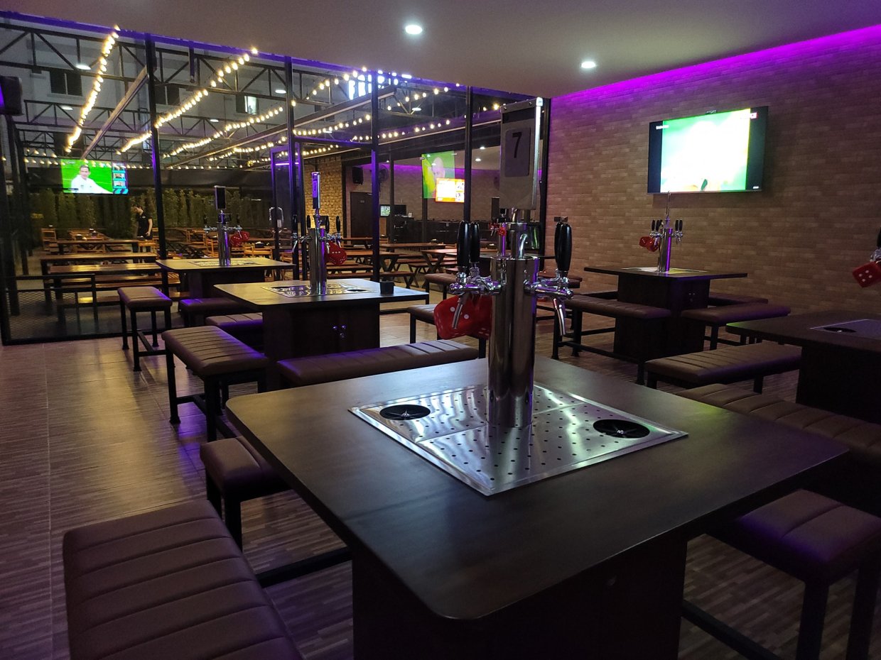 Freerolls Sports Bar and Restaurant : เชียงใหม่