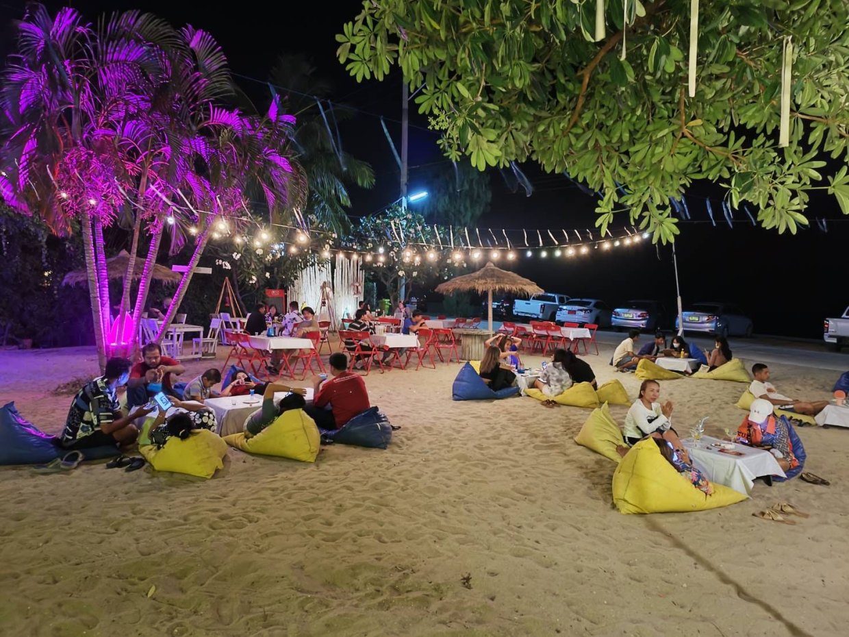 Foolmoon Beach bar : เพชรบุรี