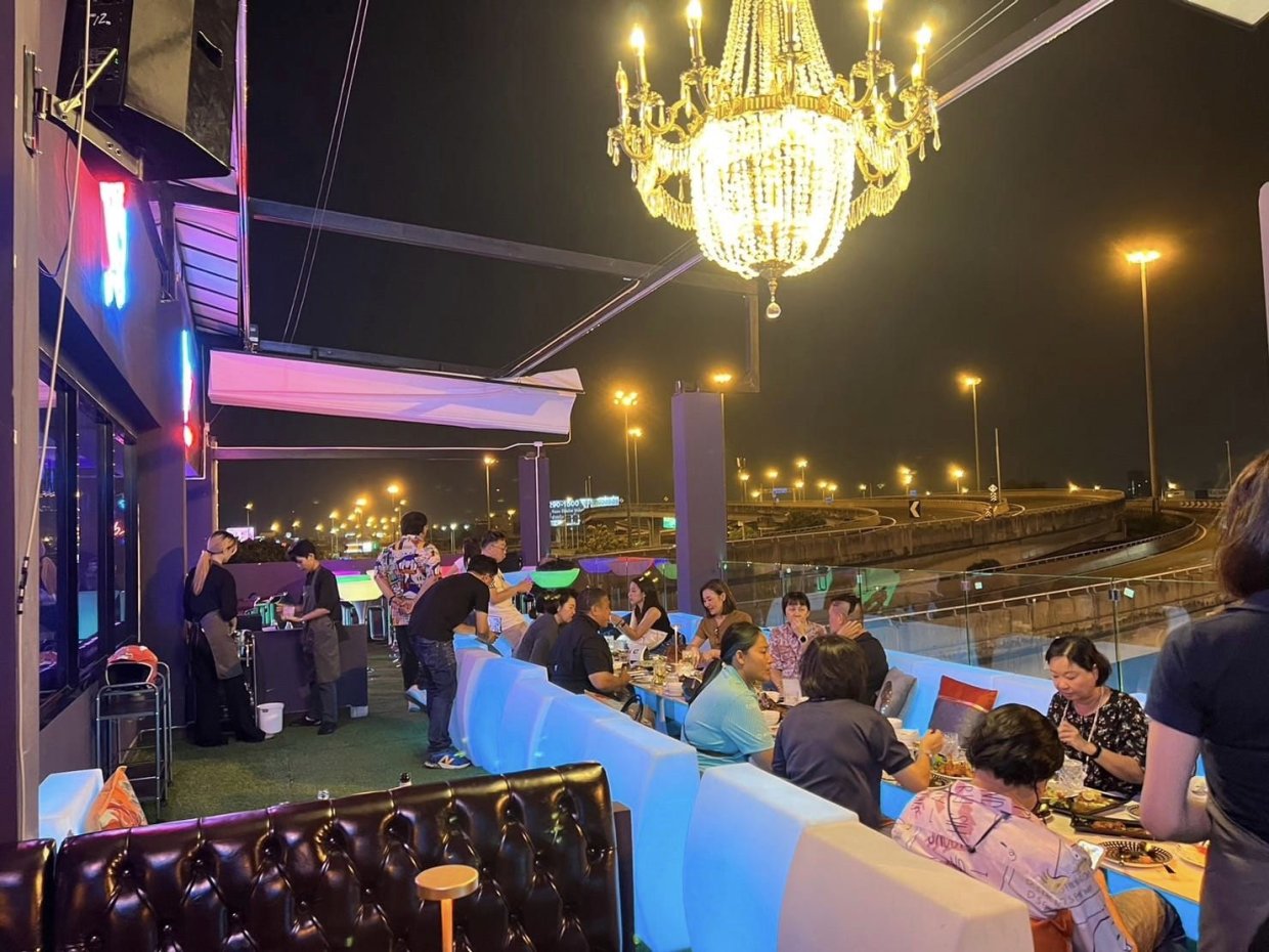 6 Heaven Rooftop Bar & Restaurant : Bangkok