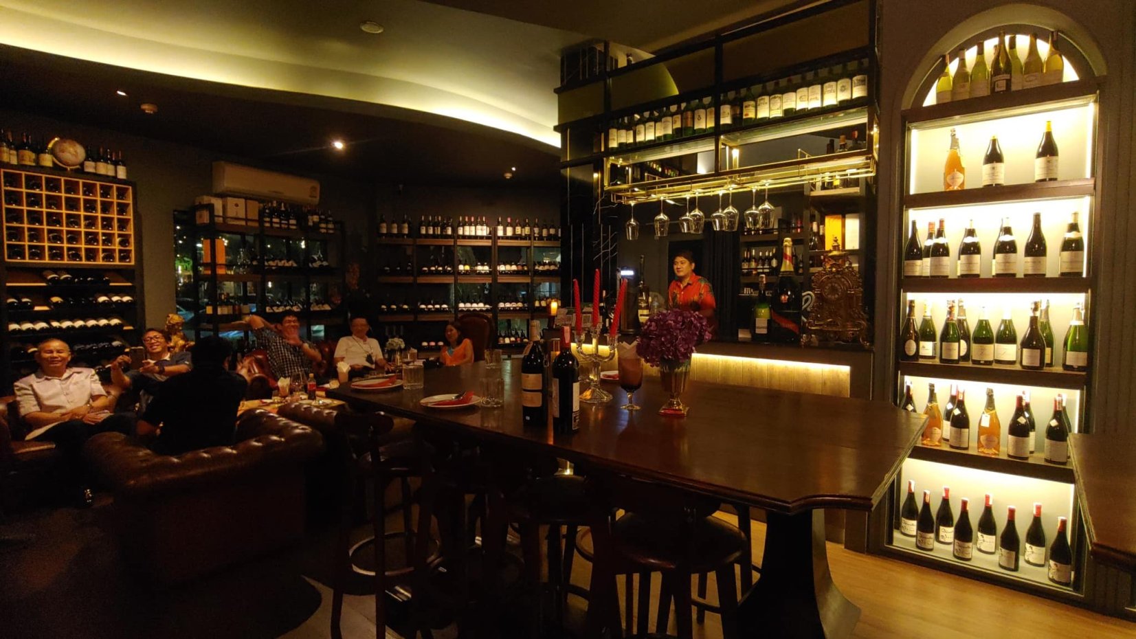 GENZ WINE BAR : Bangkok