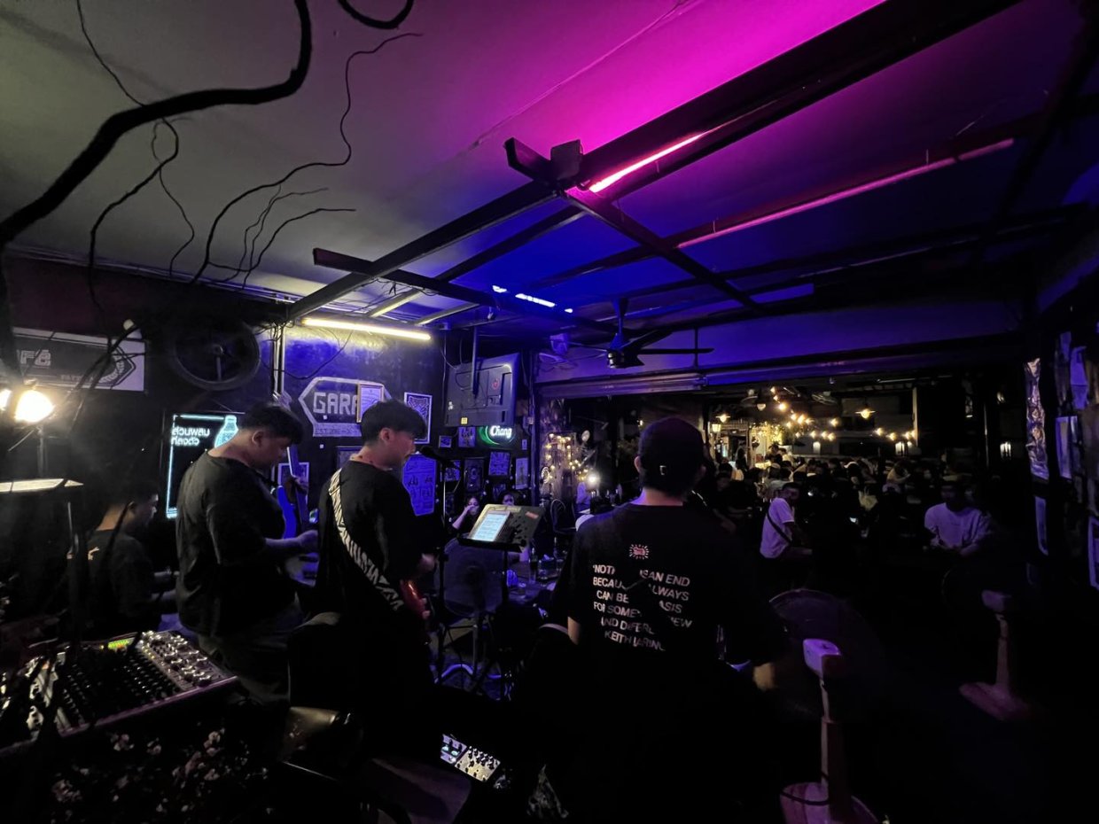 Garage cafe : ชลบุรี