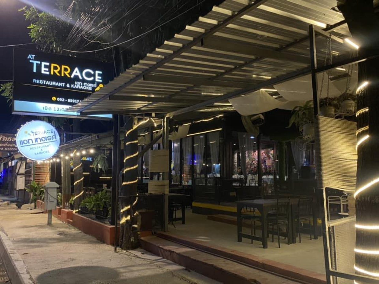 แอท เทอเรส Restaurant and Karaoke : นนทบุรี