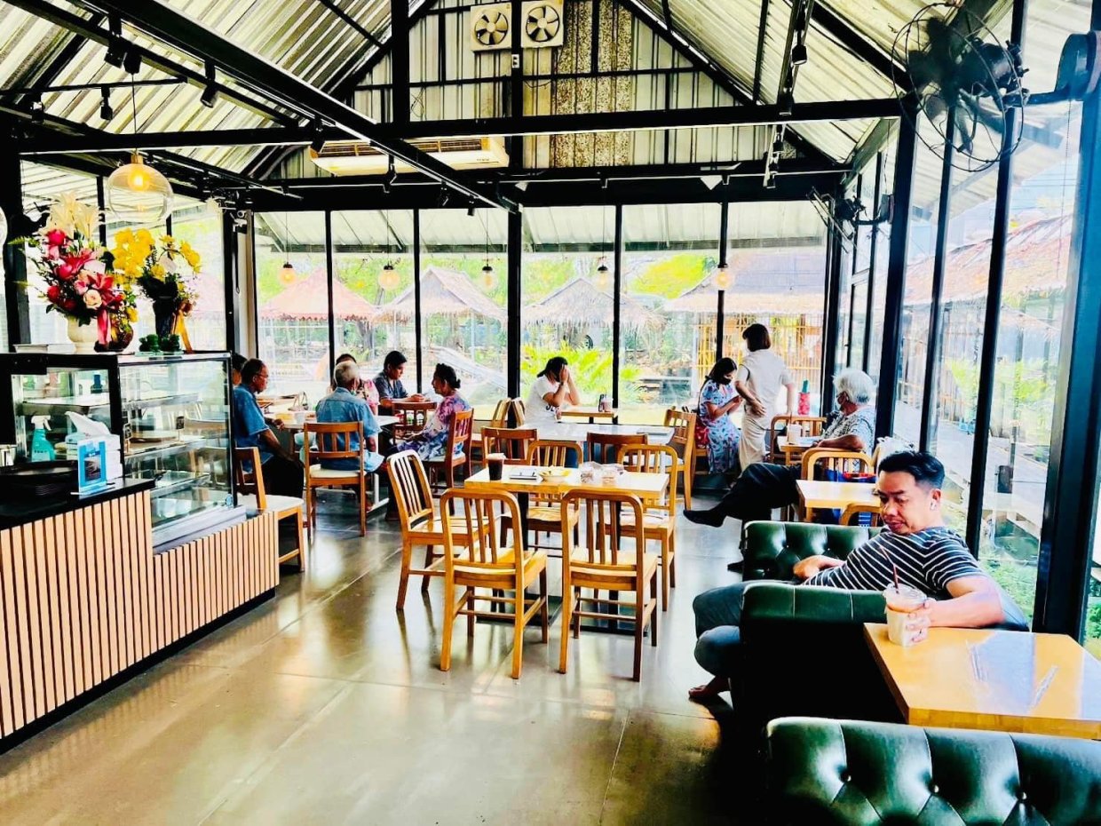 คาเฟ่ เดอ วาน่า by แม่หลุย วัชรพล : กรุงเทพมหานคร