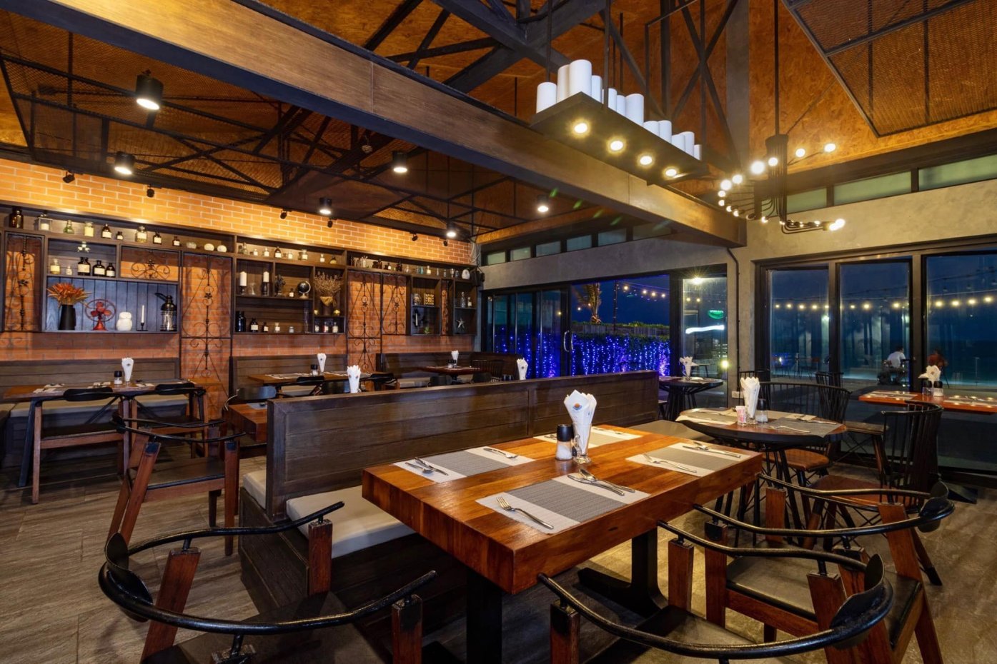 Coral Vine Restaurant & Beach Bar : เพชรบุรี
