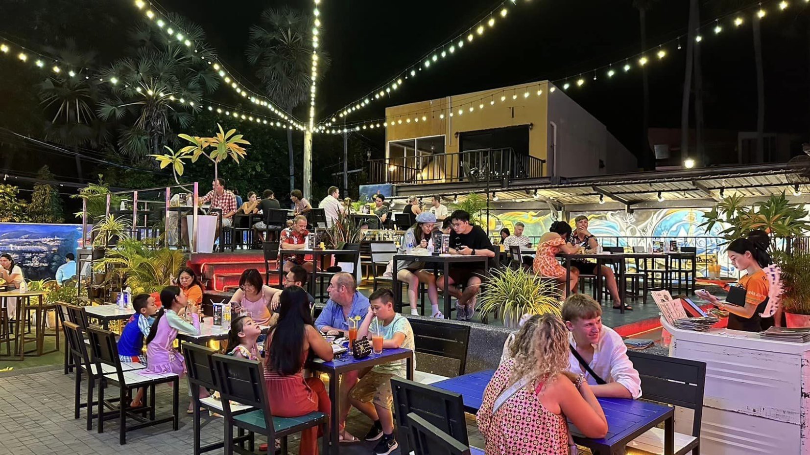 Palm Square Kata Beach : ภูเก็ต