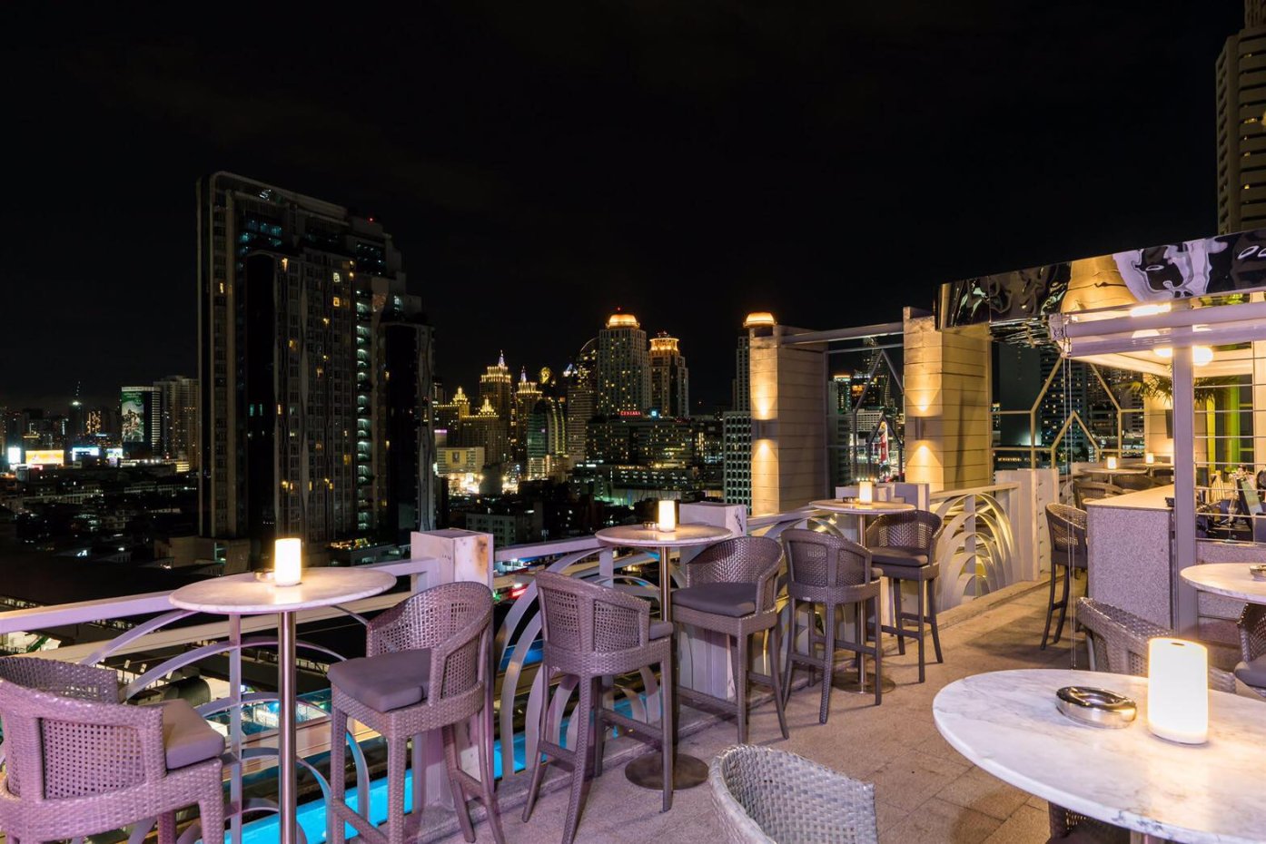 Barracuda Rooftop Bar : Bangkok