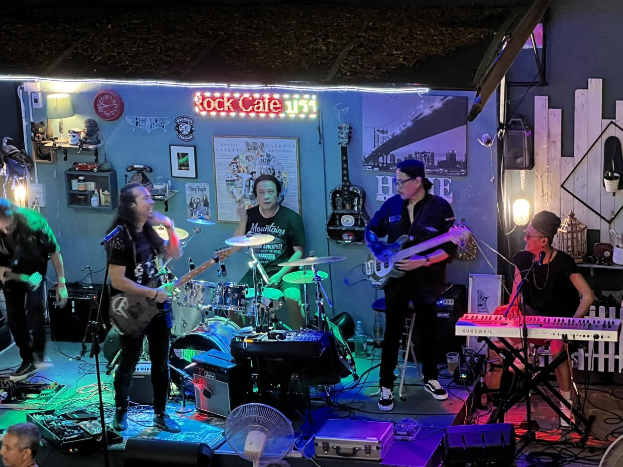 Pe' Hi-Rock Cafe : นนทบุรี