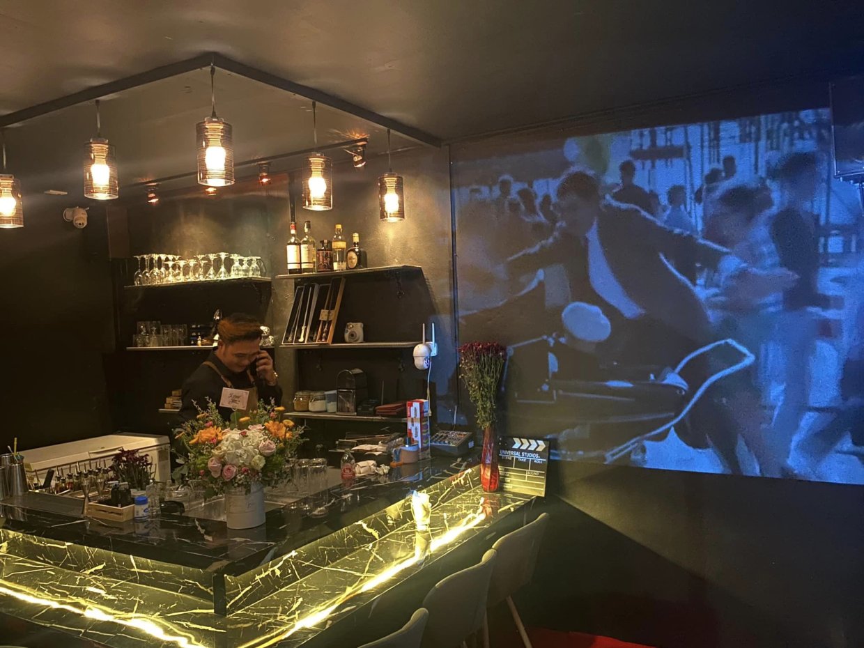 Theater bar&movie : ภูเก็ต