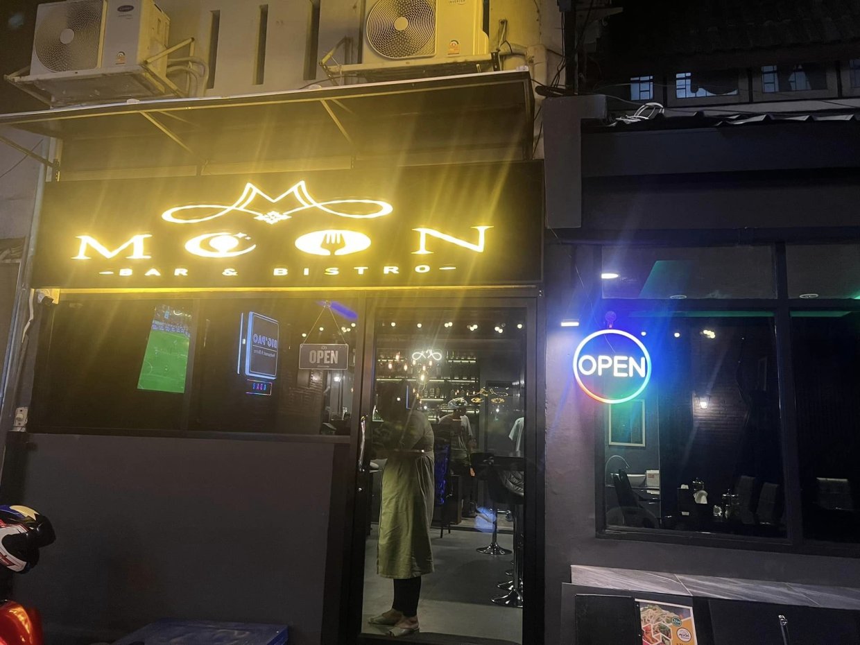 MOON Bar&Bistro : กรุงเทพมหานคร