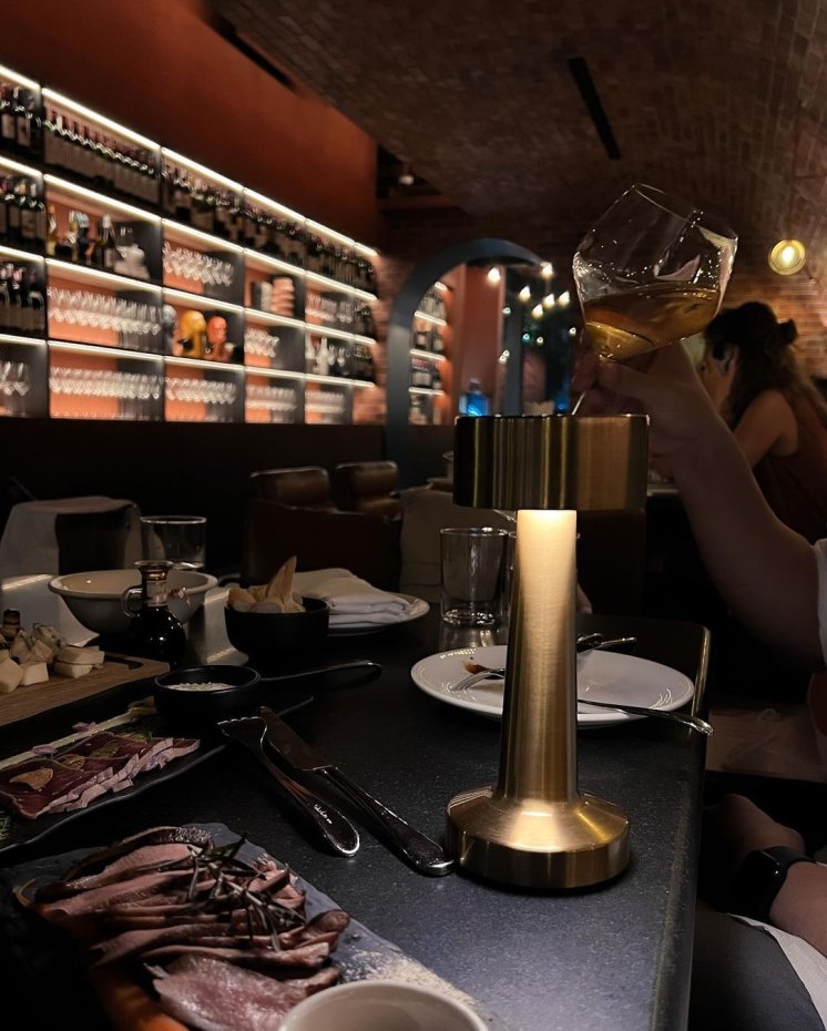 The Riddler Wine Bar and Restaurant : กรุงเทพมหานคร