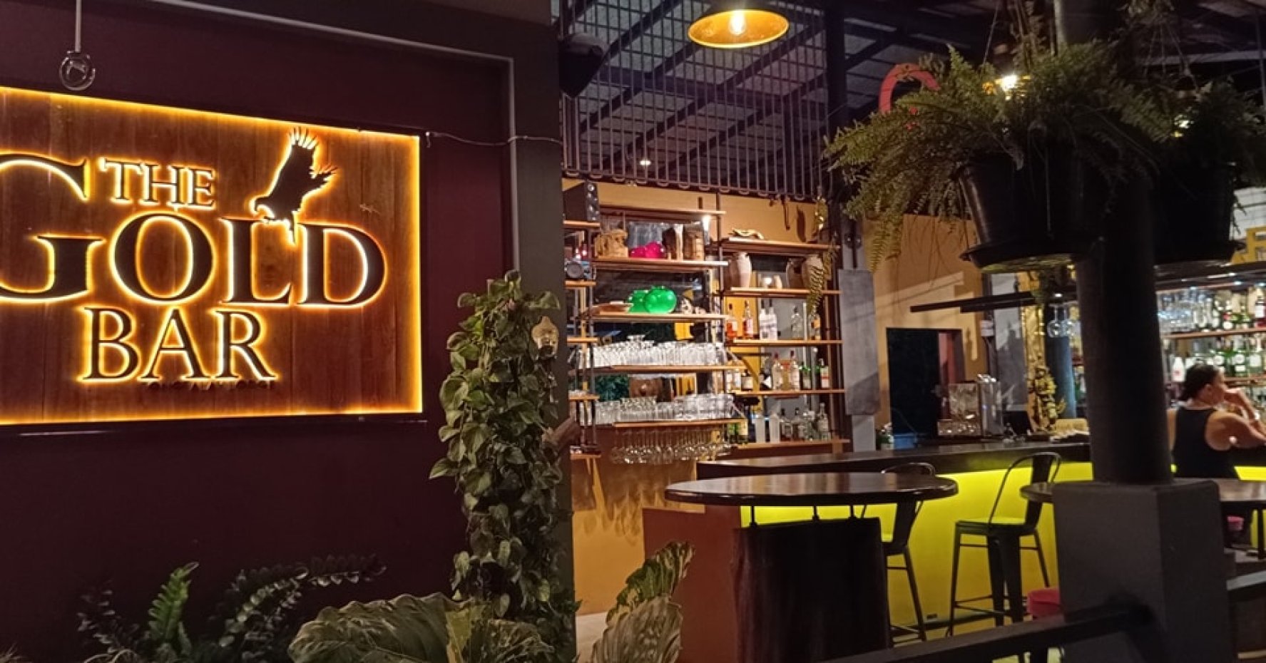 The Gold Bar : สุราษฎร์ธานี
