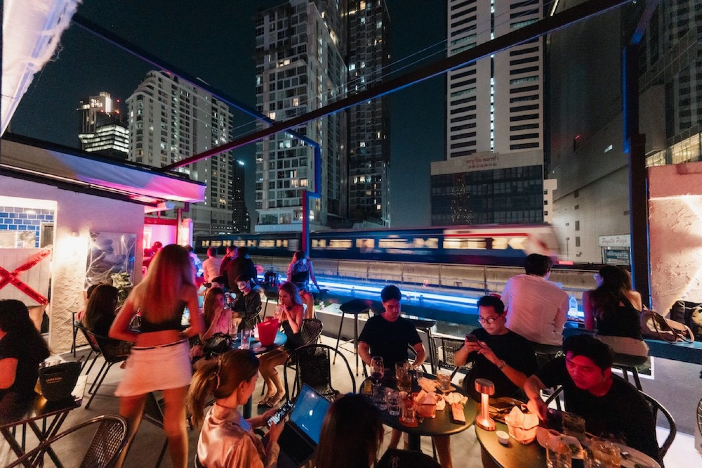 Blueraybar Rooftop : กรุงเทพมหานคร