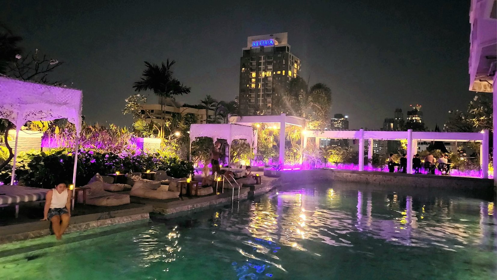 By the Pool Bar & Restaurant : กรุงเทพมหานคร
