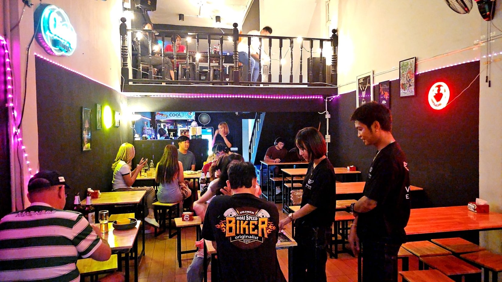 VÄN BAR : กรุงเทพมหานคร