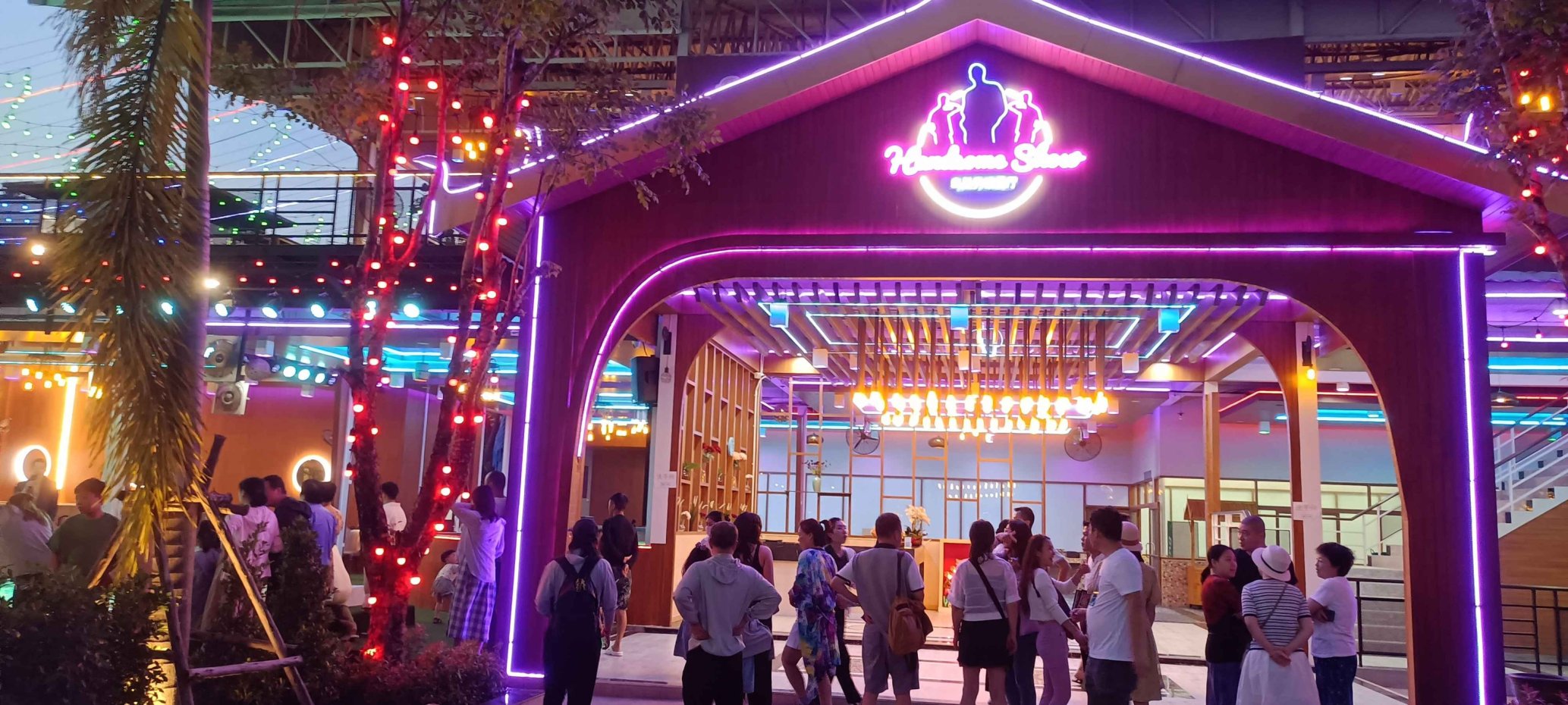 Handsome Show鸟巢男模餐厅  (Handsome Show) : Bangkok