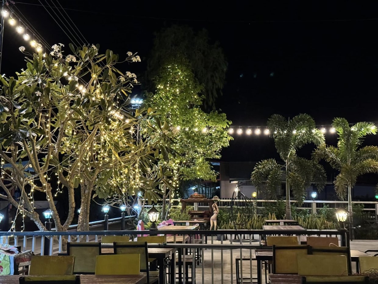 อีสานเหนือ CAFE’ & Restaurant : Roi Et