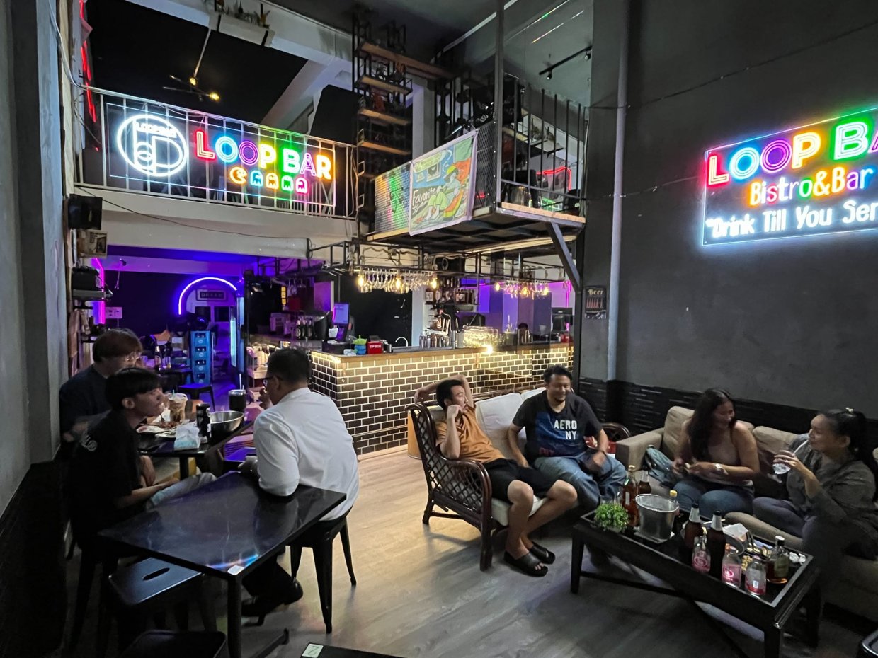 Loopbar Bistro & Bar - Ratchada 7 : กรุงเทพมหานคร