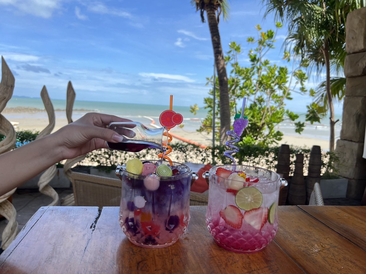 The Lost Atlantis Beach Club & Bistro at the Secret Beach of Wong Amart : ชลบุรี