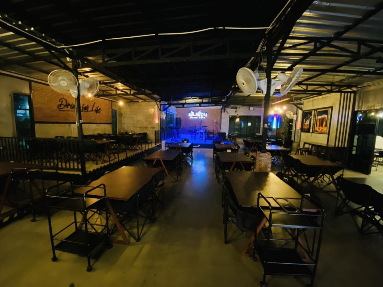 เฮ้ เพื่อน มิวสิค คาเฟ่ : Chon Buri